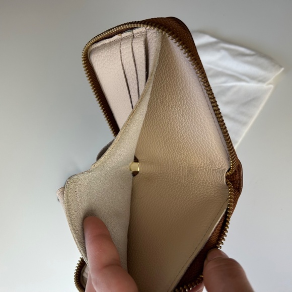 Cuyana small classic zip around wallet caramel/blush pebbled leather - Picture 8 of 14